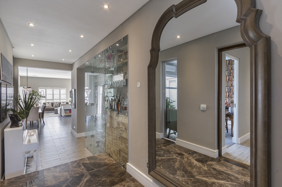 5 Bedroom Property for Sale in Meerhof Estat Western Cape